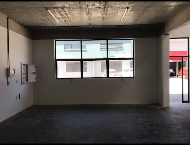 300M² WAREHOUSE TO LET IN GLEN ANIL